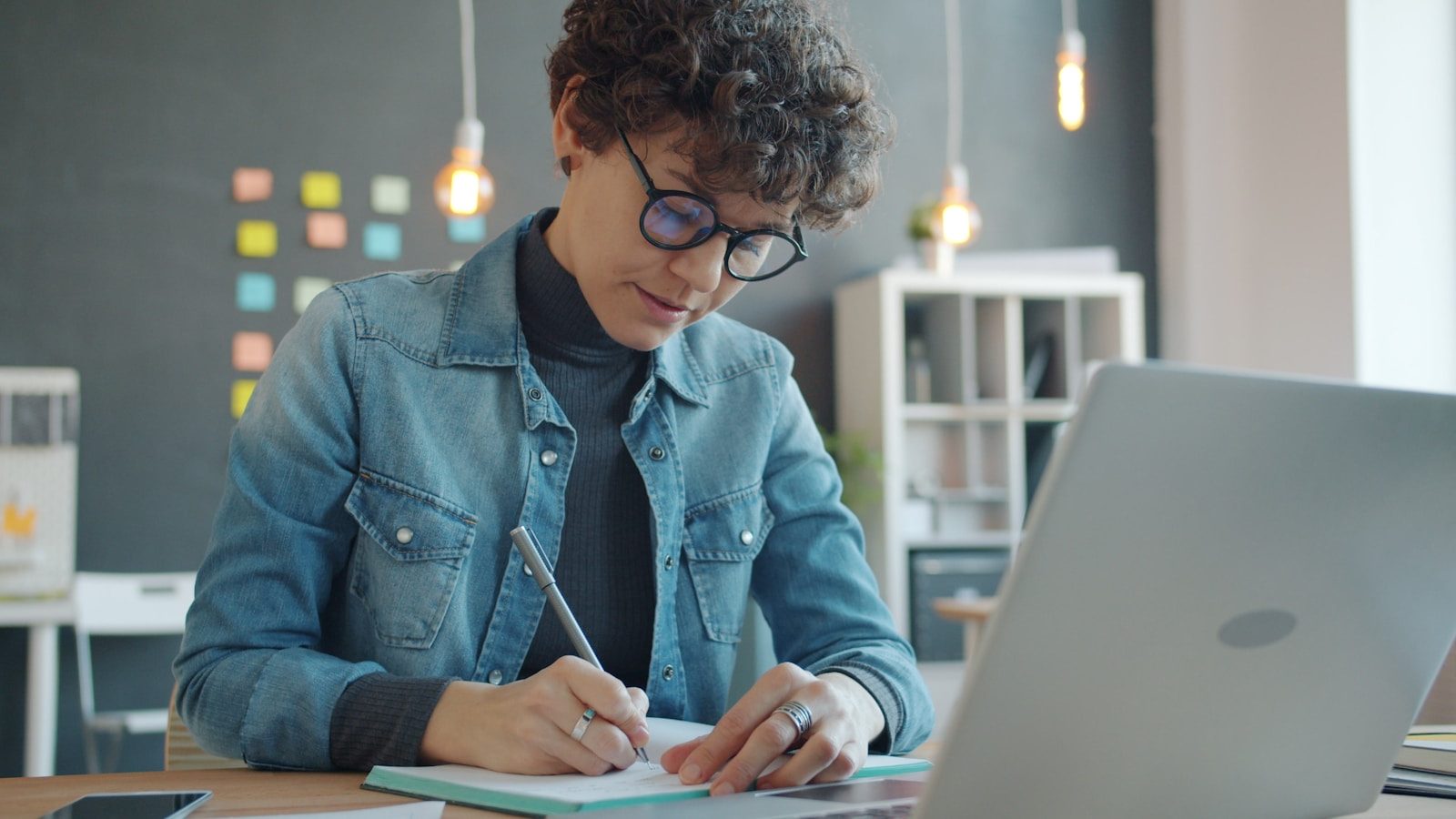 15 Freelance Writing Jobs for Beginners That Can Lead to $50K+ Writing Careers