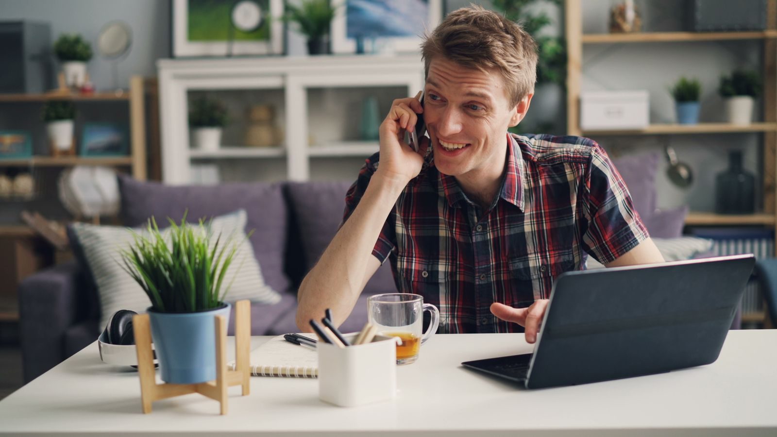 The Best Freelance Writing Communities Online: Where Home-Based Writers Network, Learn, and Grow
